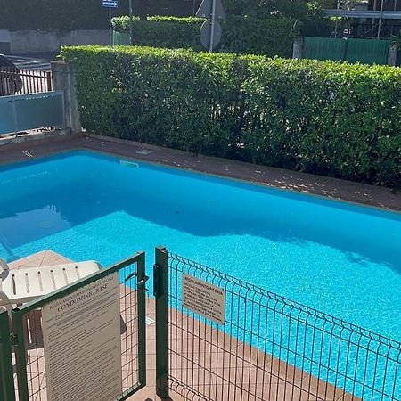 Free Parking - Blue Apartment Vicino Al Centro Sirmione Kültér fotó