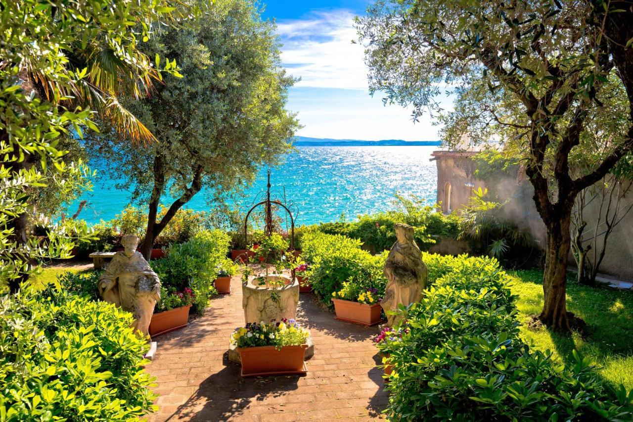 Free Parking - Blue Apartment Vicino Al Centro Sirmione Kültér fotó