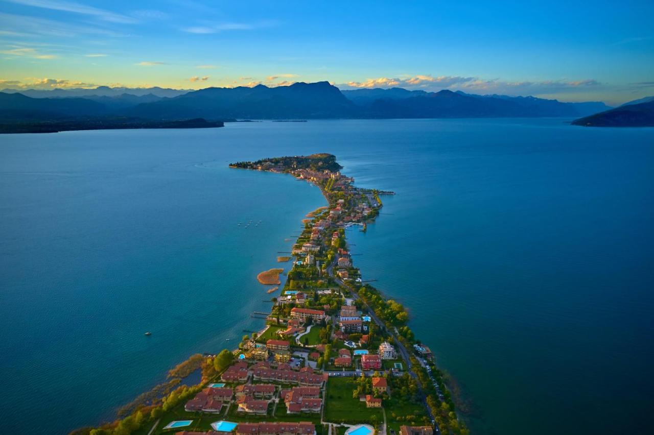Free Parking - Blue Apartment Vicino Al Centro Sirmione Kültér fotó